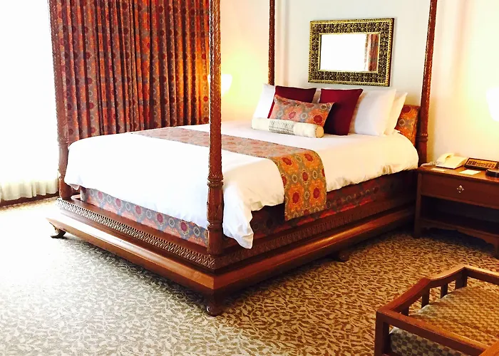 Indra Regent Hotel 4*