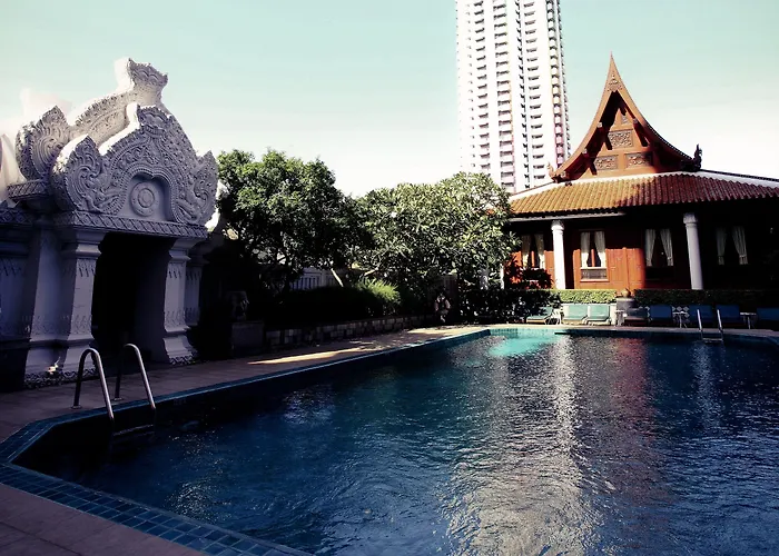 Indra Regent Hotel 4*
