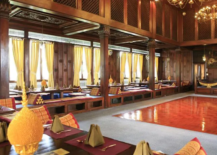 Indra Regent Hotel 4*