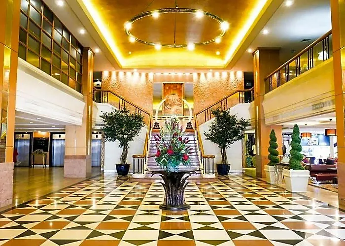 Indra Regent Hotel 4*