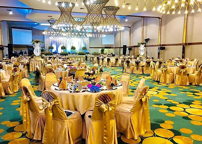 Indra Regent מלון 4*